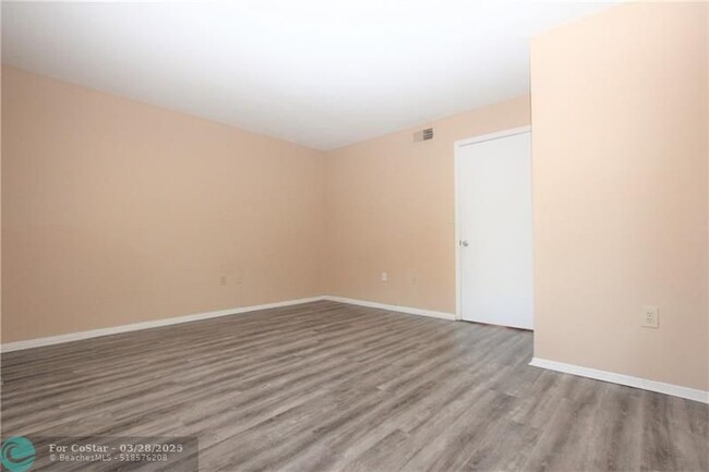 Building Photo - 2350 NW 33rd St
