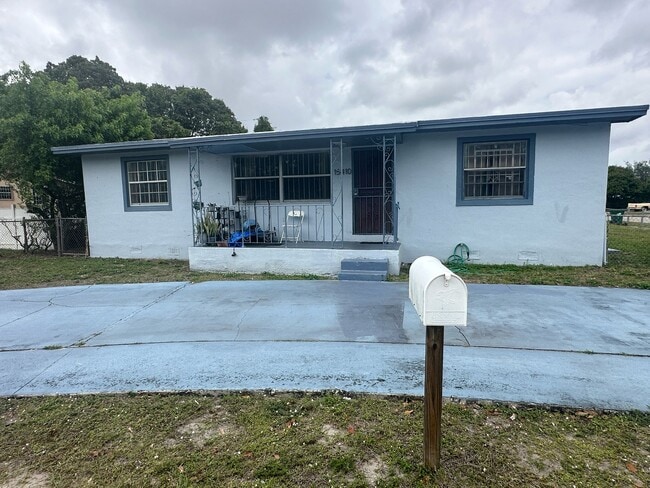 Building Photo - 15410 NW 32 Ct
