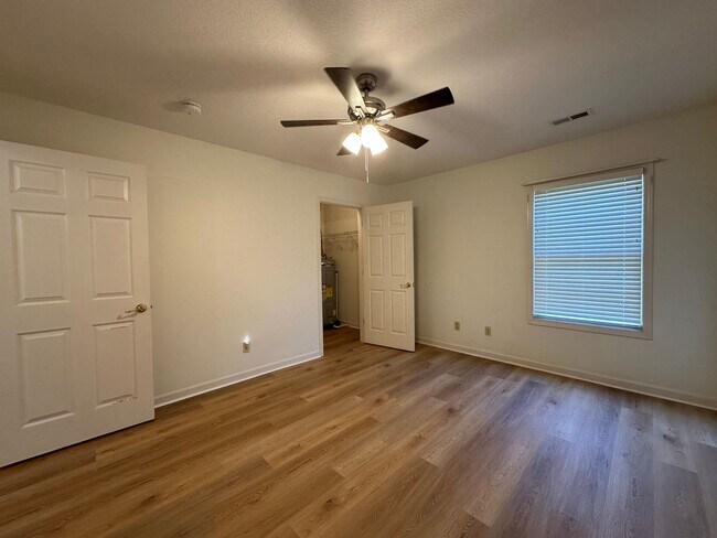 Building Photo - 2 Bedroom / 1 Bath Home Kingsport TN