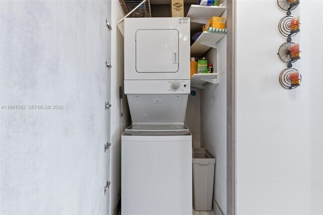 Building Photo - 690 SW 1st Ct