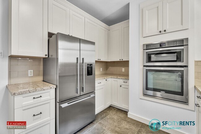 Building Photo - Noe Valley: Top Floor Condo w/ City Views, Garage Parking & W/D in unit