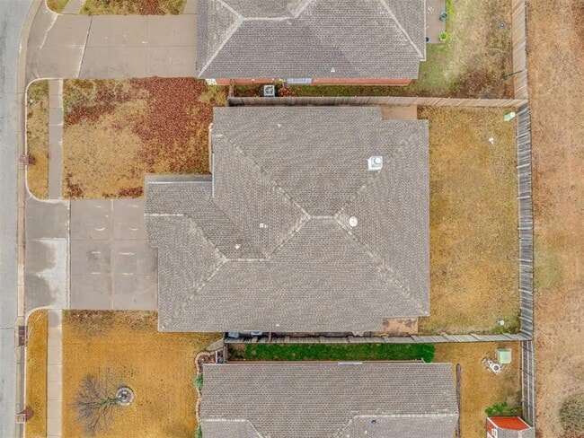 Building Photo - 2608 Southern Hills Dr