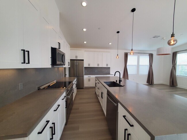 Building Photo - 2299 San Miguel Ave