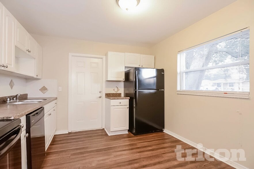 Building Photo - 4417 W Knox St