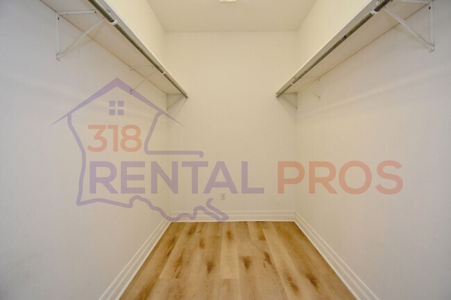 Building Photo - Updated 3 Bedroom, 2 Bath Home