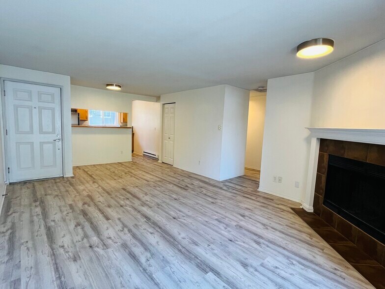 Building Photo - 1144 N 198th St