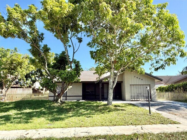 Building Photo - 7400 SW 11th Ct