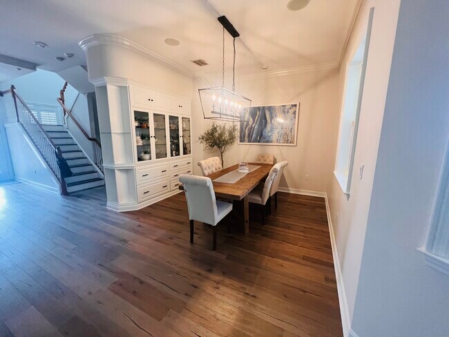 Building Photo - 536 Ontario Ave