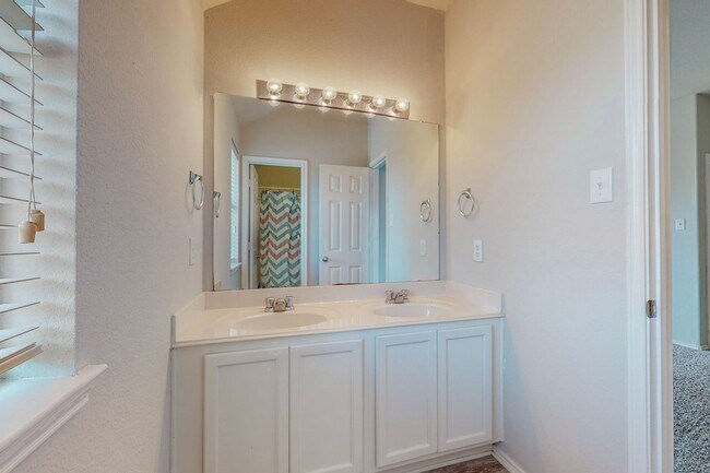 Building Photo - ***Pre-Marketing*** Great Home with Room T...
