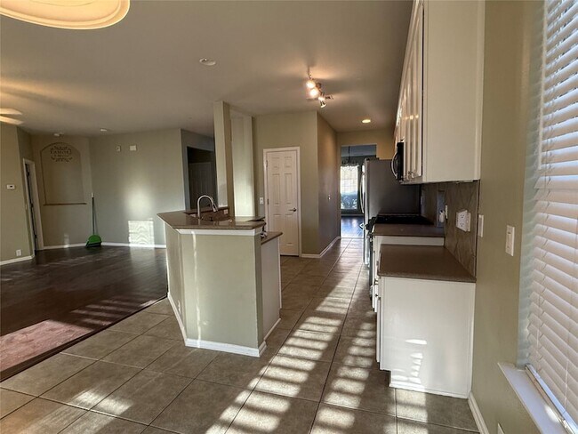 Building Photo - 2828 Cedar Ridge Ln