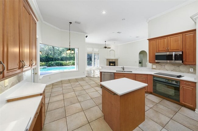Building Photo - Cardinal Glen Pool Estate