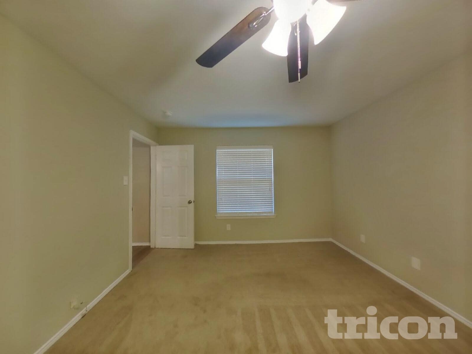 Building Photo - 2506 Eastwood Dr