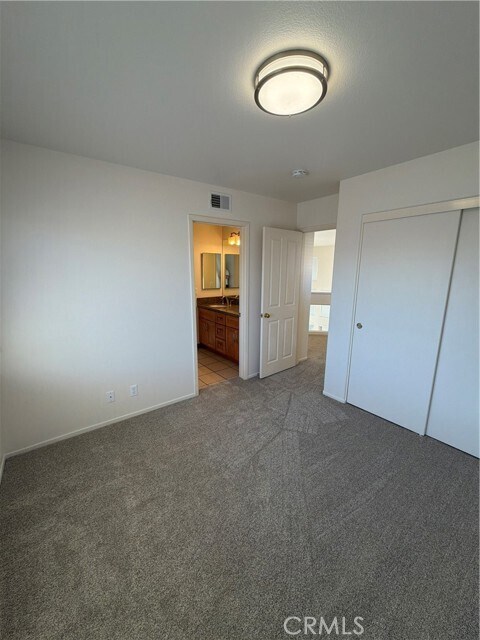 Building Photo - 17 Pastora