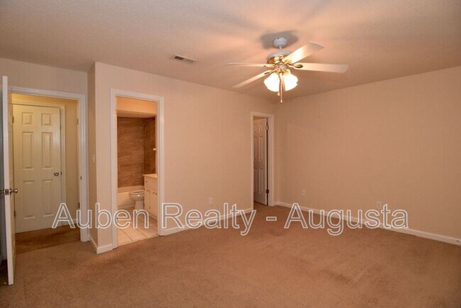 Building Photo - 490 Pheasant Run Dr