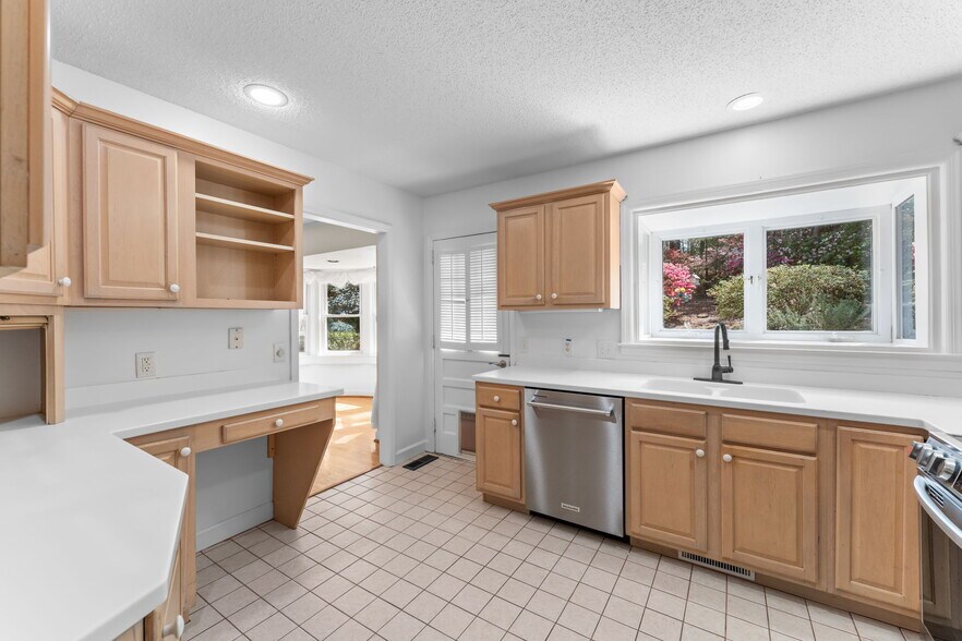 Building Photo - 1055 Inverness Rd