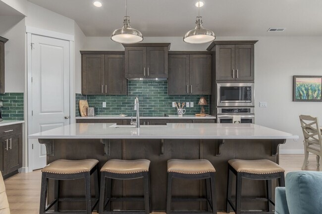 Building Photo - Gorgeous Home with a view!! Available Now!!