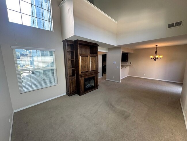 Building Photo - Townhome-Style 2BR/2.5BA + Loft | East Ventura (Beacon Court Community)