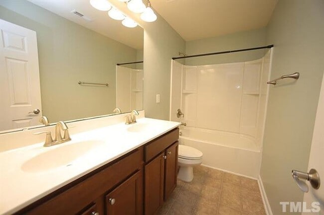 Building Photo - Spacious Home w/ Private Backyard