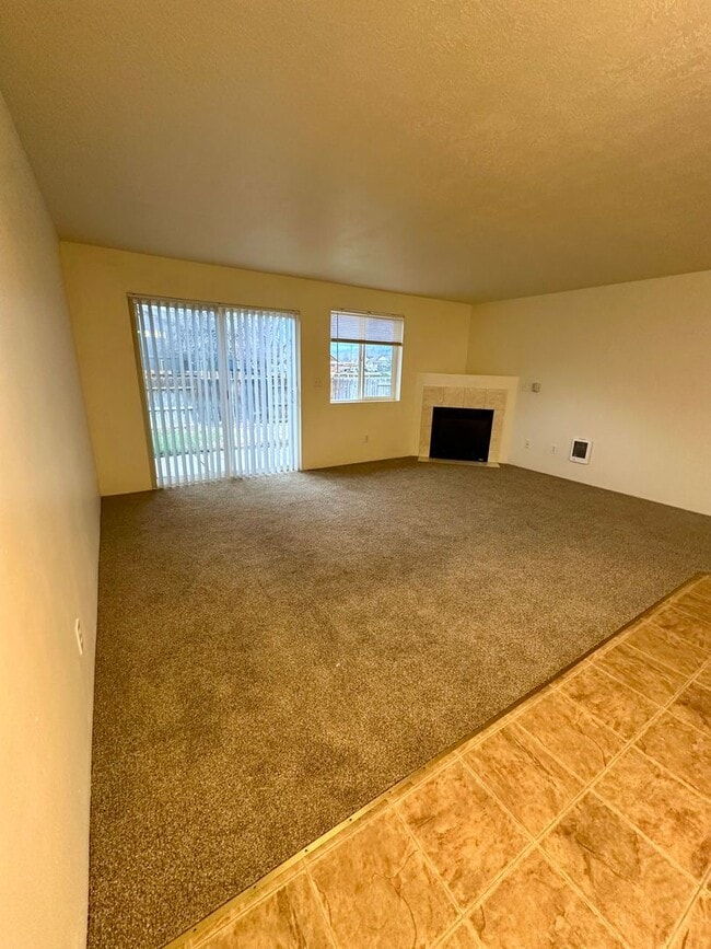 Building Photo - *** $800 OFF 1st Month *** Charming Duplex in Redmond, OR! 611 NE Larch!