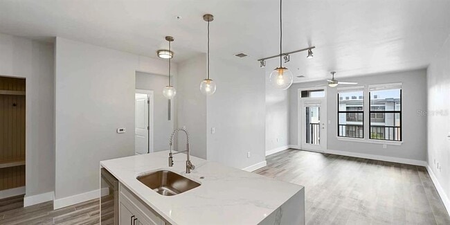 Building Photo - 776 N Orange Ave