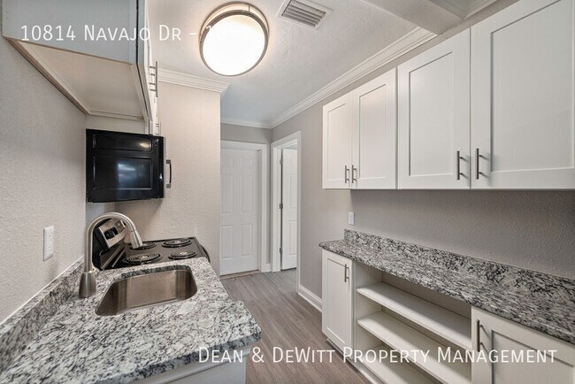 Building Photo - 10814 Navajo Dr