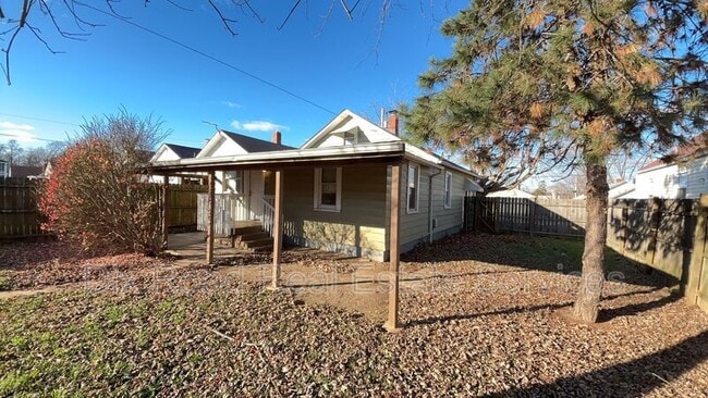 Building Photo - 1219 Azel Ave