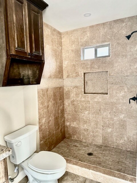 Building Photo - 2017 Treasure Oaks Dr