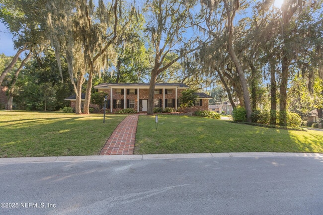 Building Photo - 1922 Holly Oaks Ravine Dr