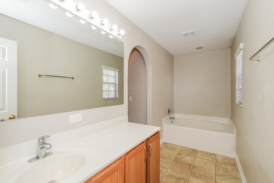 Building Photo - 17006 Torvest Ct