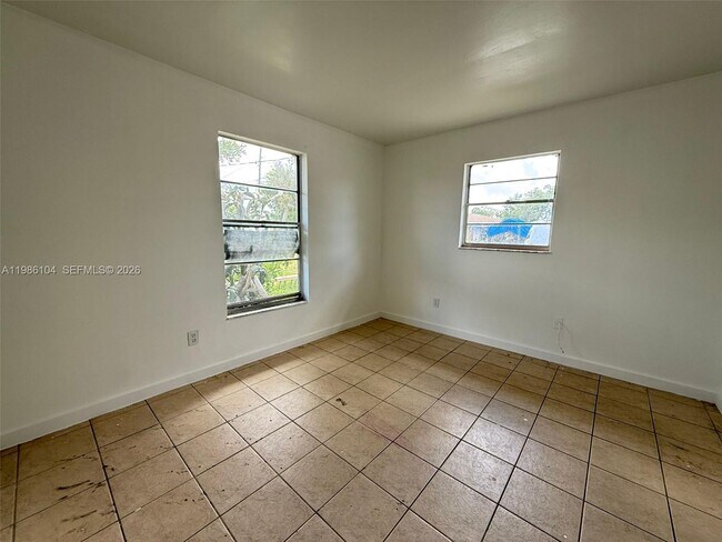 Building Photo - 1703 Palm Dr