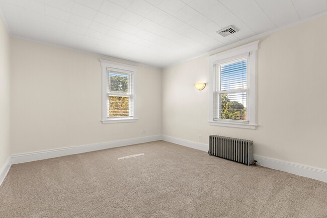 Building Photo - 18 Wessels Pl