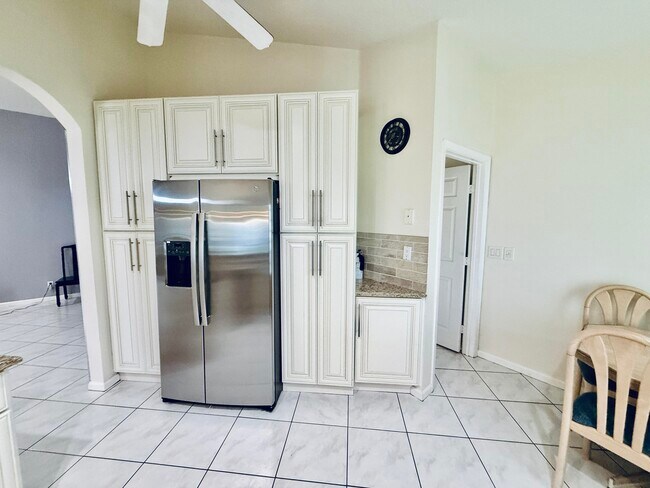 Building Photo - 10921 Royal Caribbean Cir