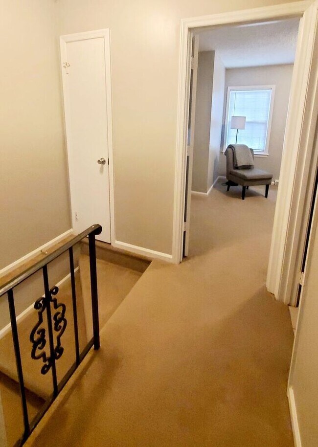 Building Photo - Charming 2 bedroom 1 bath duplex on Park Rd