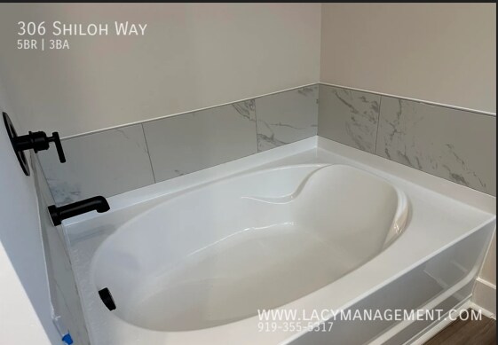 Building Photo - 306 Shiloh Wy