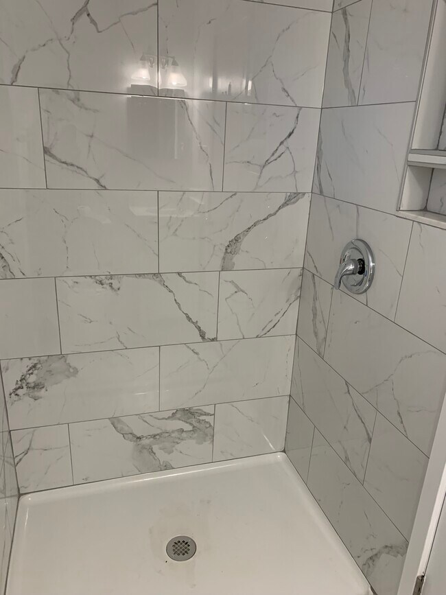 Building Photo - 10031 Renfrew Rd