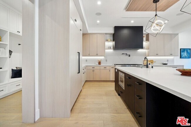 Building Photo - 5124 Calvin Ave