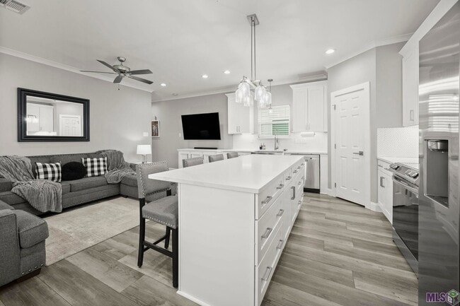 Building Photo - 820 S Audubon Pl Ave