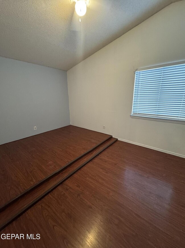 Building Photo - 3033 Tierra Humeda Dr