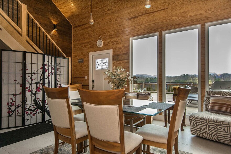 Building Photo - 1021 Hillside Ridge Rd