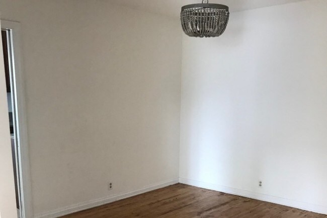 Building Photo - 1940 Armacost Ave