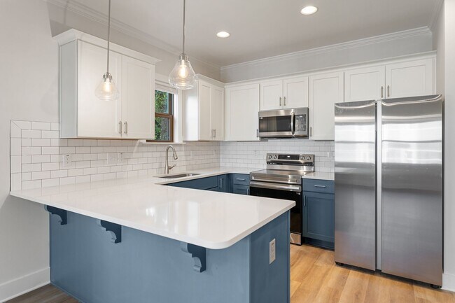 Building Photo - Available Early July! 3-bedroom home with off street parking!