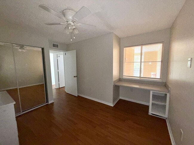 Building Photo - Renovated 4BR/2BA 3rd-Floor Condo – Minutes to UF, Shands & VA | University Commons