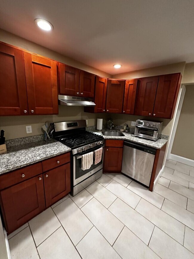 Building Photo - 4 bedroom in Brookline MA 02446