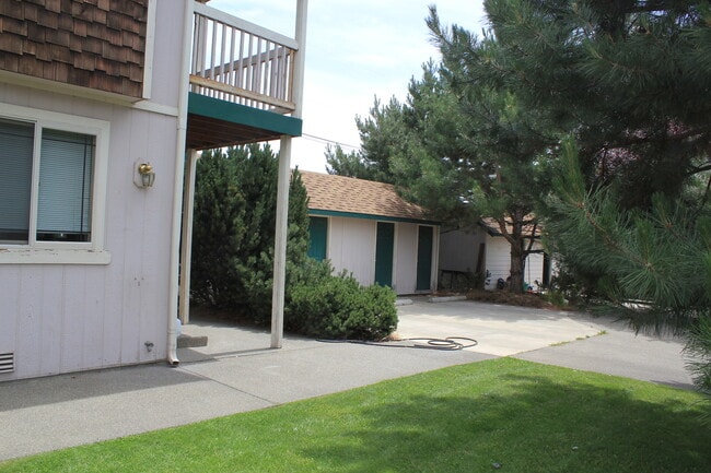 Building Photo - 503 River Ave