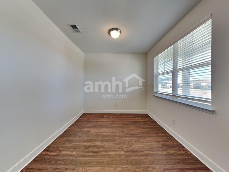 Building Photo - 4316 Spregan Way