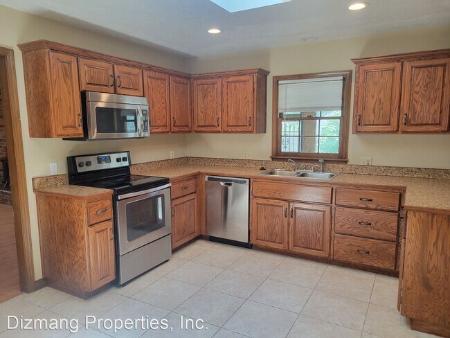 Building Photo - 3 br, 2 bath House - 656 W Katella St.