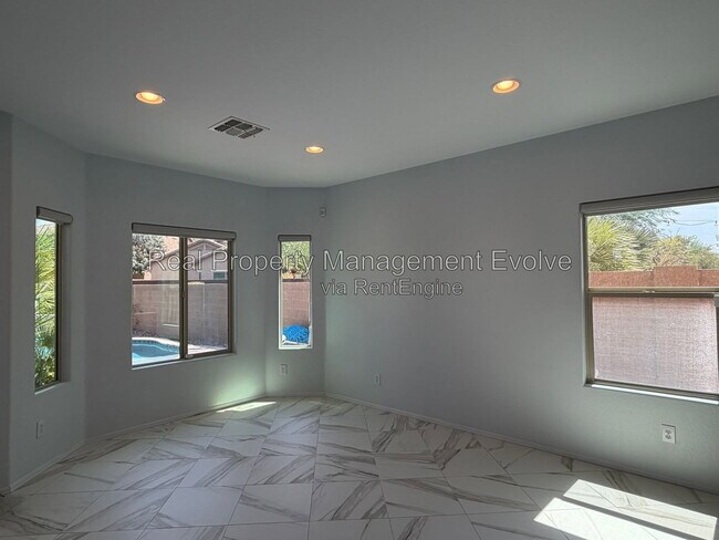 Building Photo - 5164 W Quail Track Dr