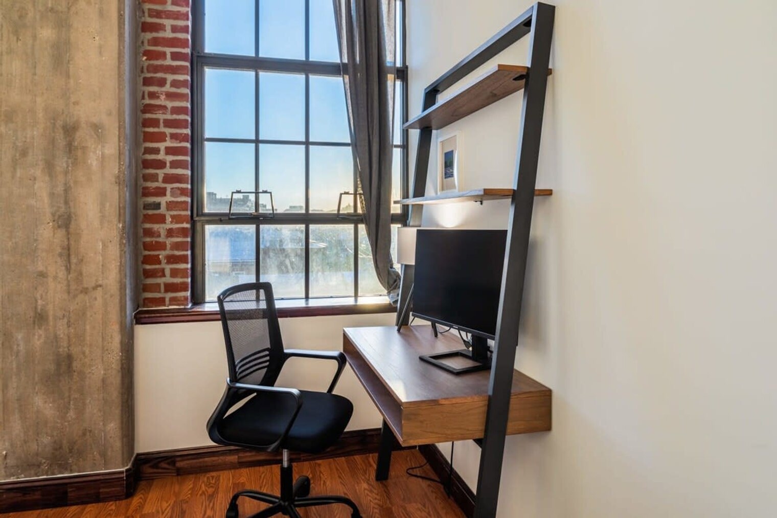 Building Photo - 525 N 11th St