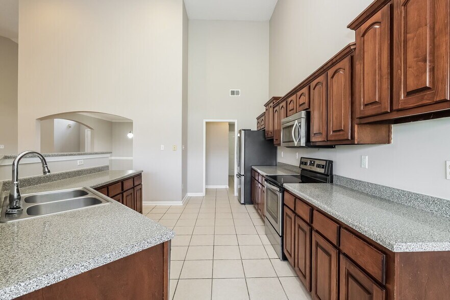 Building Photo - 2848 Rutherford Dr