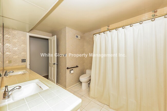 Building Photo - 4 Bedroom Pool Home in Raymond Hills Neigh...